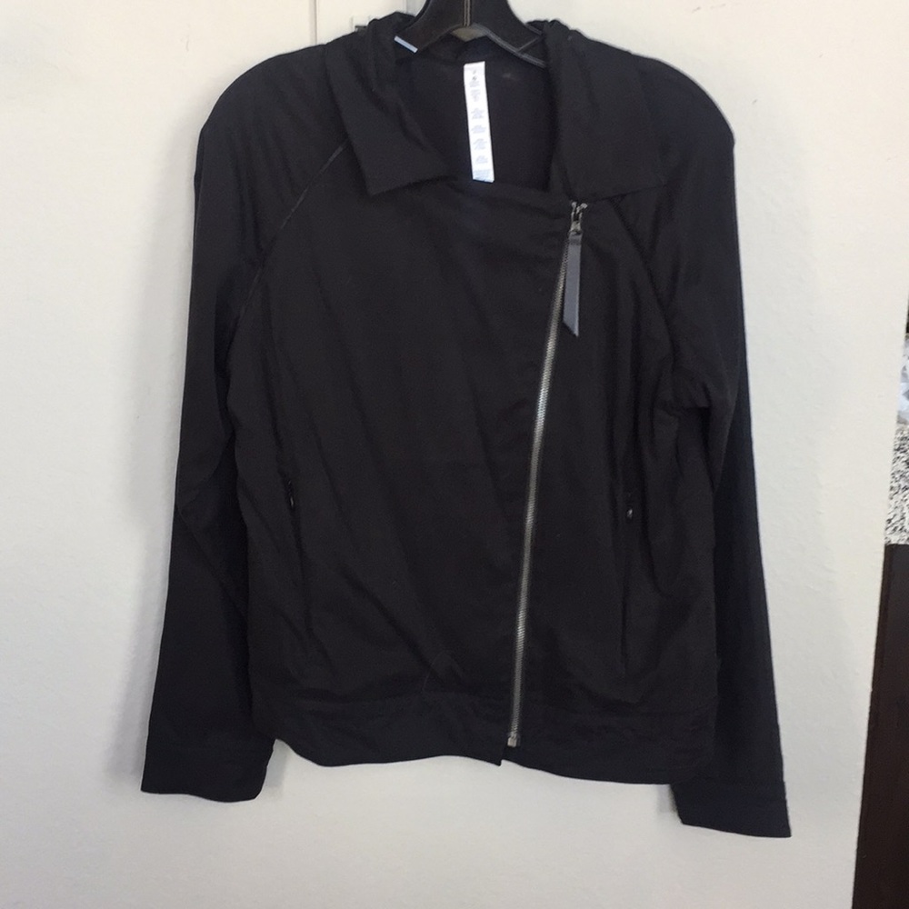 Lululemon size 8 zip up jacket